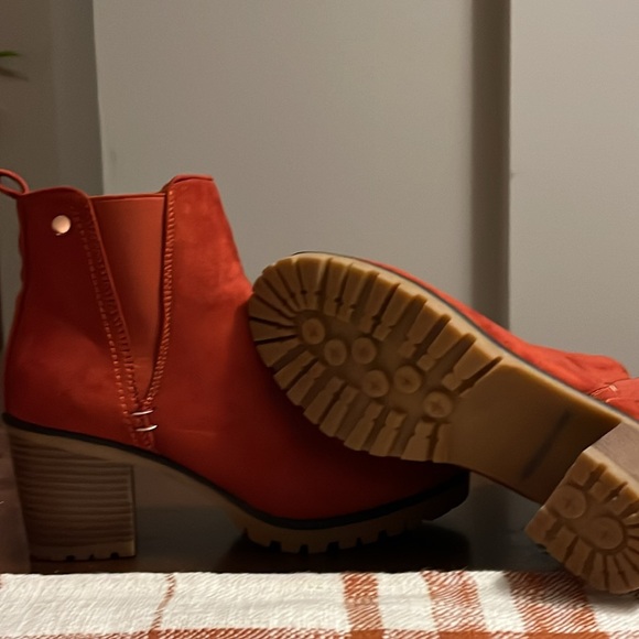 gorgeous burnt orange/dark red boots w/ heel - Picture 2 of 4